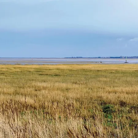 2 Bedroom Awesome In Brucheville Dom wakacyjny Carentan-les-Marais