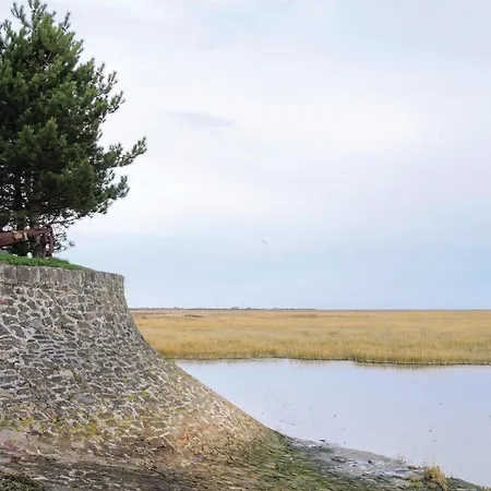 2 Bedroom Awesome In Brucheville * Carentan-les-Marais