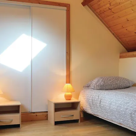 Prázdninový dům 2 Bedroom Awesome In Brucheville