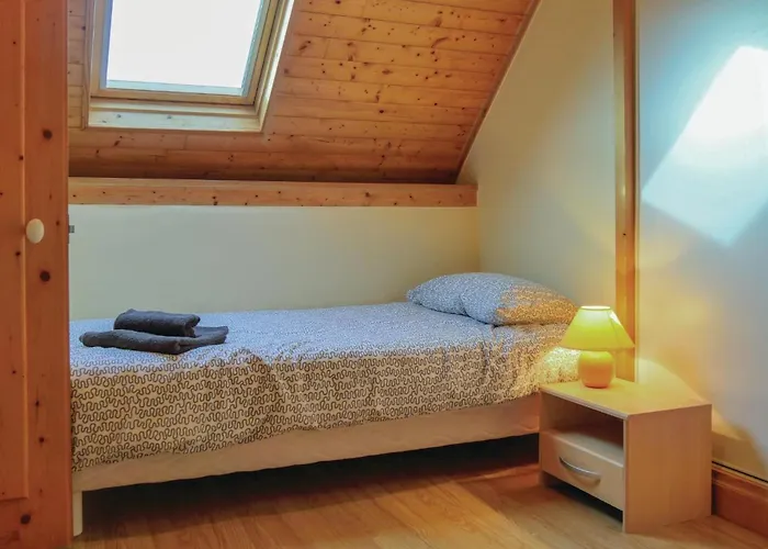 2 Bedroom Awesome In Brucheville Dom wakacyjny