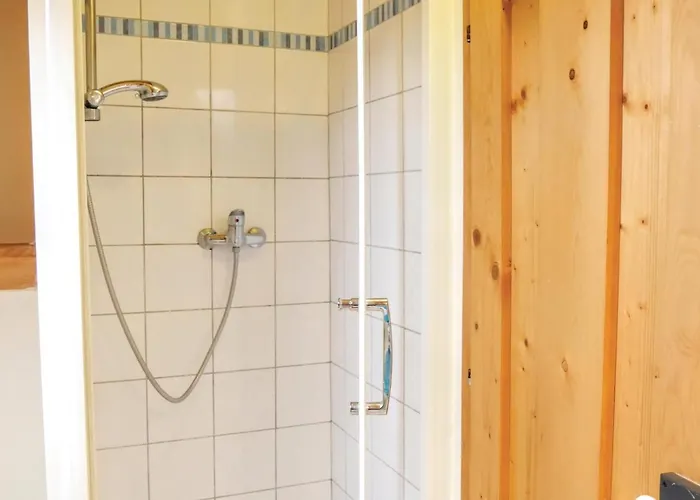 Dom wakacyjny 2 Bedroom Awesome In Brucheville Carentan-les-Marais