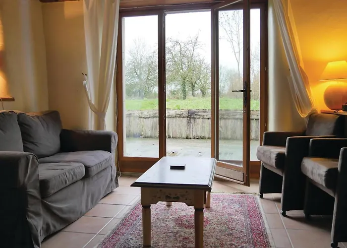 Dom wakacyjny 2 Bedroom Awesome In Brucheville *