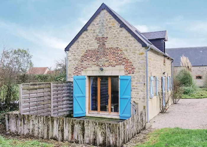 Dom wakacyjny 2 Bedroom Awesome In Brucheville Carentan-les-Marais